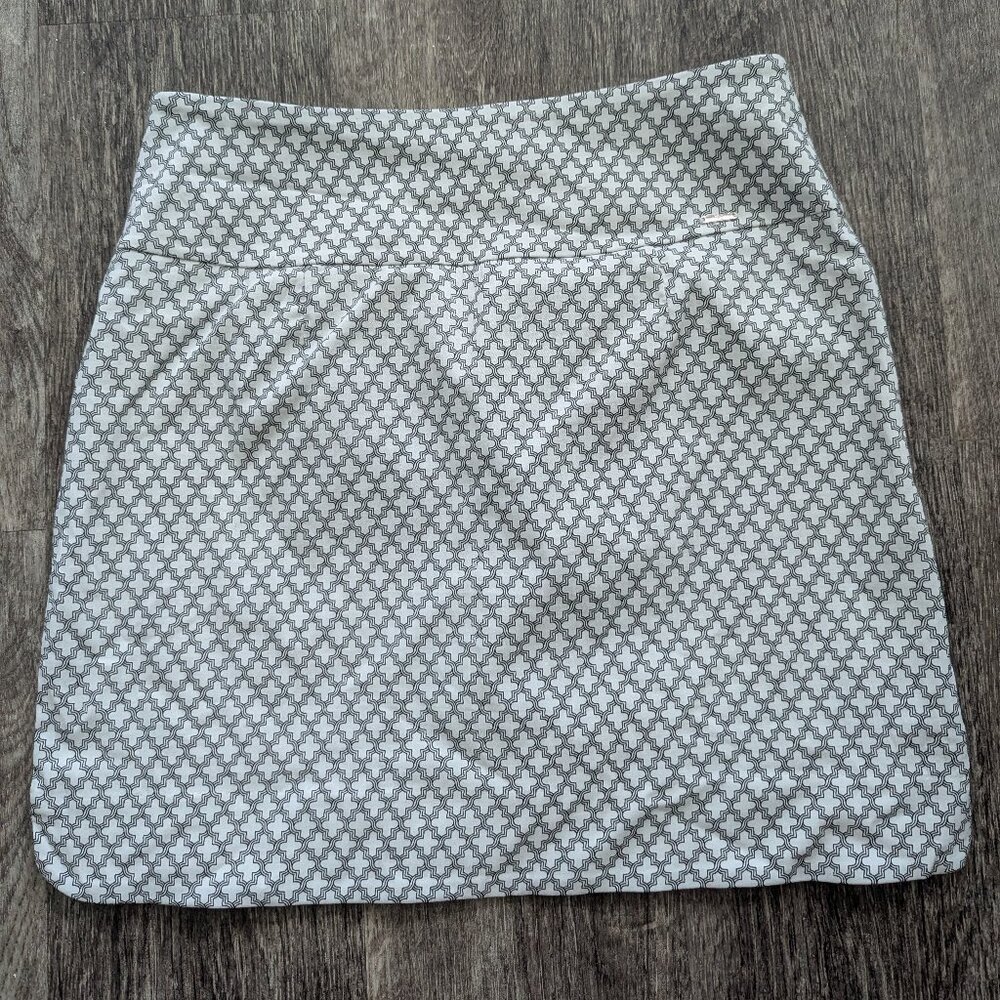 S.C. & Co. | MEDIUM | Tummy contol skirt with front pockets and built in shorts